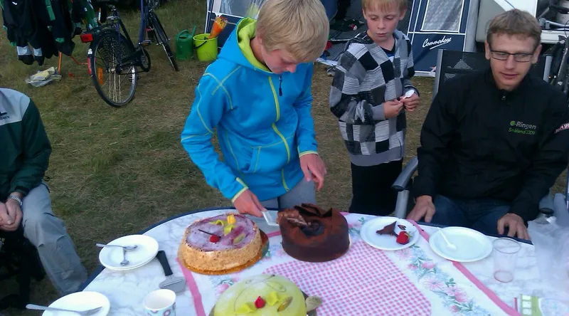 O-ringen: Grillkväll och tårtkalas